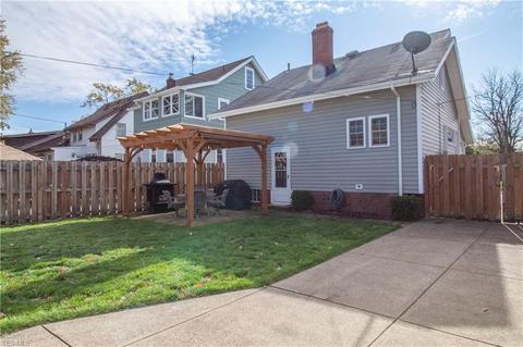 6910 Forest Ave, Parma, OH 44129 photo 2