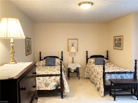 6816 Red Deer Cir NW, Canton, OH 44708 photo 11