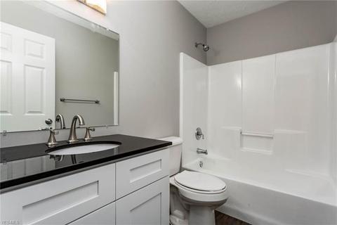 40945 Myrtle Ct, Elyria, OH 44035 photo 23