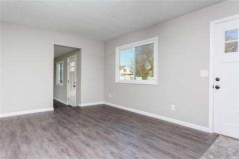 40945 Myrtle Ct, Elyria, OH 44035 photo 7