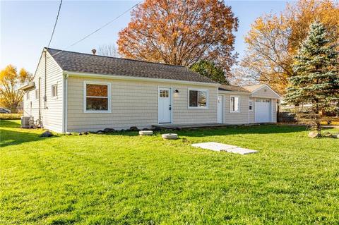 40945 Myrtle Ct, Elyria, OH 44035 photo 2