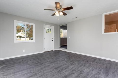 40945 Myrtle Ct, Elyria, OH 44035 photo 5