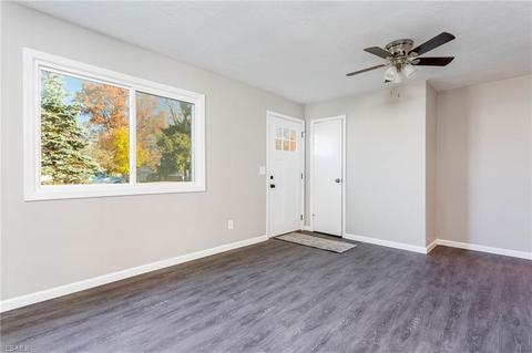 40945 Myrtle Ct, Elyria, OH 44035 photo 9
