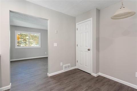 40945 Myrtle Ct, Elyria, OH 44035 photo 13