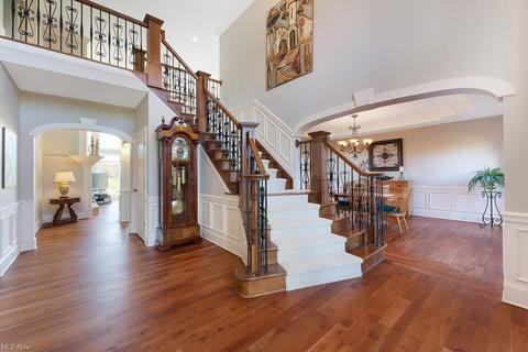 7429 Scioto Ct, Solon, OH 44139 photo 2