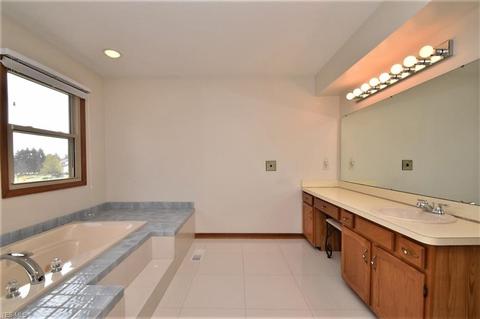 36032 Derby Downs Dr, Solon, OH 44139 photo 17