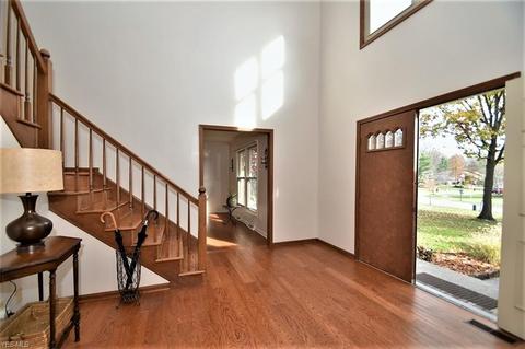 36032 Derby Downs Dr, Solon, OH 44139 photo 2