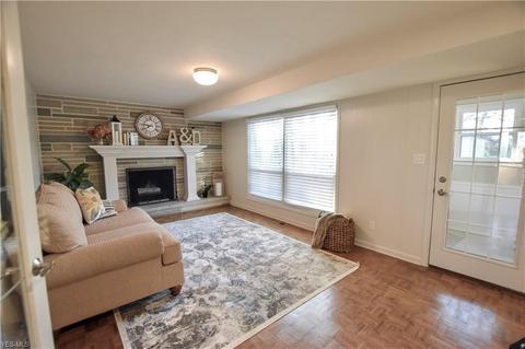 2897 Hetzel Dr, Parma, OH 44134 photo 12