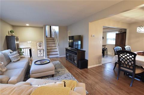 2897 Hetzel Dr, Parma, OH 44134 photo 5