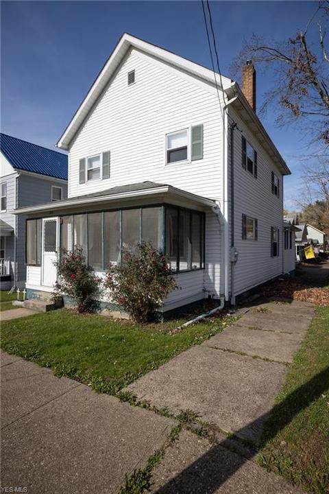 323 Spring St, Dennison, OH 44621 photo 2