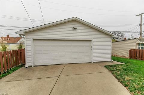 5502 Forest Ave, Parma, OH 44129 photo 3