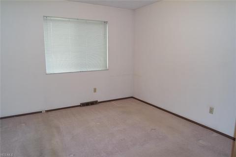 2977 Reeves Rd, Willoughby, OH 44094 photo 4