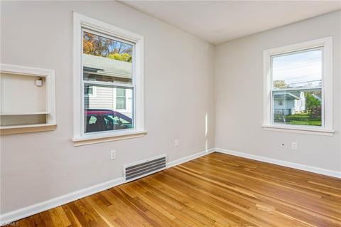 247 Bellfield Ave, Elyria, OH 44035 photo 9