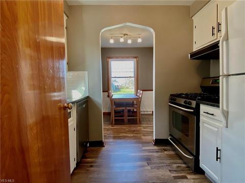 32734 Willowick Dr, Willowick, OH 44095 photo 3
