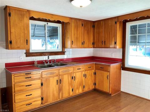 205 Roosevelt Ave, Elyria, OH 44035 photo 5