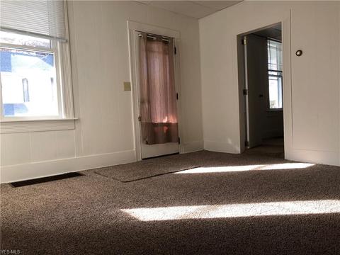521 N Broadway St, Barnesville, OH 43713 photo 7