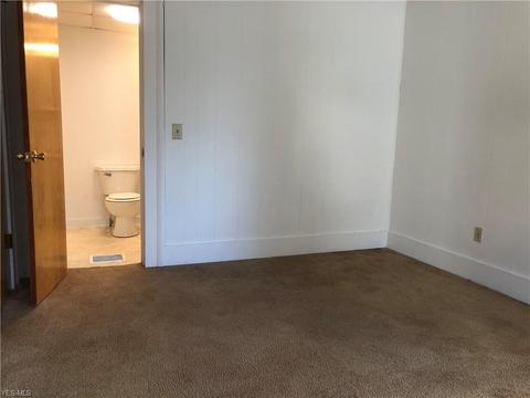 521 N Broadway St, Barnesville, OH 43713 photo 18
