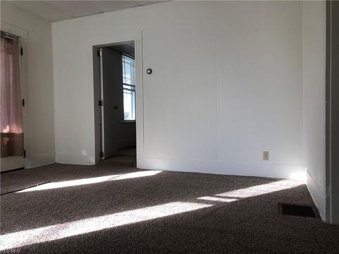 521 N Broadway St, Barnesville, OH 43713 photo 11