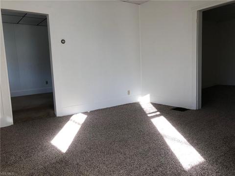 521 N Broadway St, Barnesville, OH 43713 photo 10