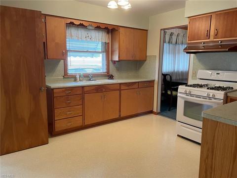 427 Concord Ave, Elyria, OH 44035 photo 8