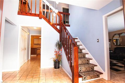 34725 Ada Dr, Solon, OH 44139 photo 2