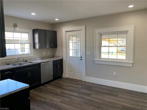 419 Main St, Dover, OH 44622 photo 7