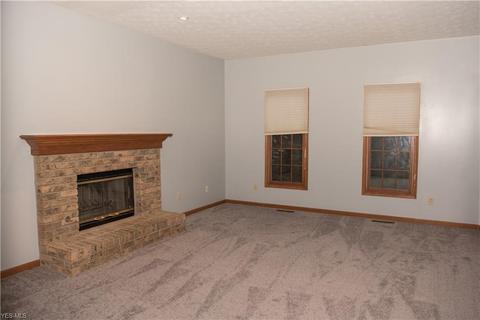 314 Carol Ln, Elyria, OH 44035 photo 2