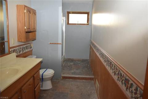 416 Easy St, Willard, OH 44890 photo 8