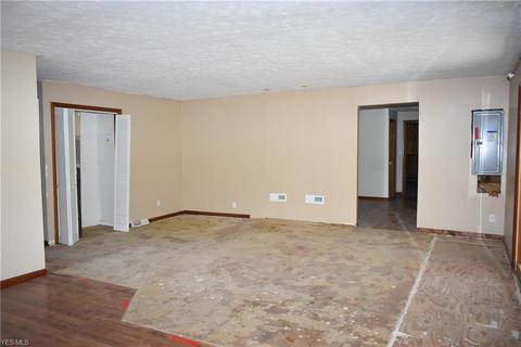 416 Easy St, Willard, OH 44890 photo 5