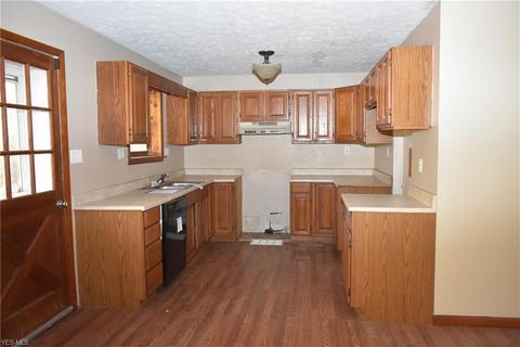 416 Easy St, Willard, OH 44890 photo 2