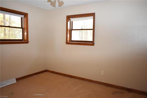 416 Easy St, Willard, OH 44890 photo 9