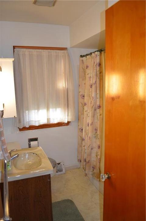 633 Hilliard Rd, Elyria, OH 44035 photo 9
