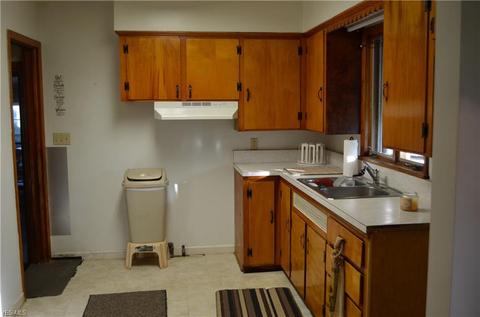 633 Hilliard Rd, Elyria, OH 44035 photo 3
