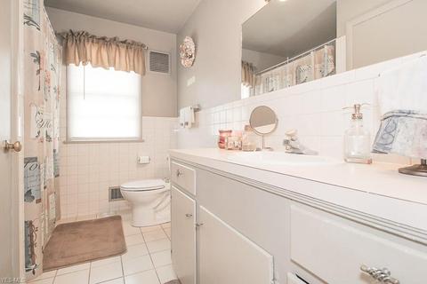 227 Yale Ave, Elyria, OH 44035 photo 8