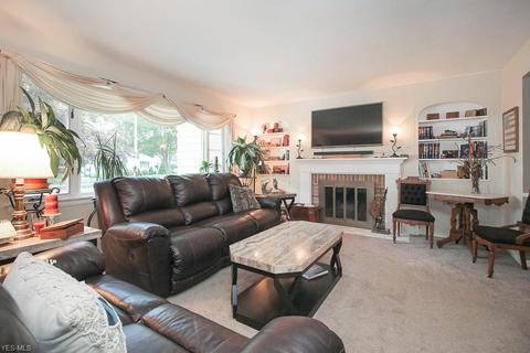227 Yale Ave, Elyria, OH 44035 photo 3