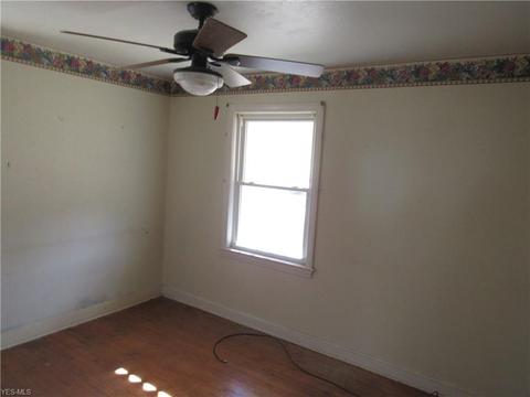 634 Cambridge Ave, Elyria, OH 44035 photo 9