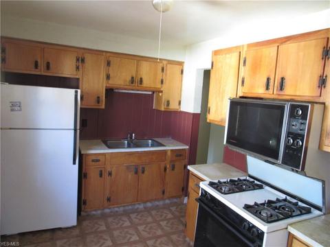 634 Cambridge Ave, Elyria, OH 44035 photo 5
