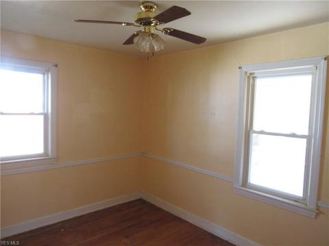 634 Cambridge Ave, Elyria, OH 44035 photo 12