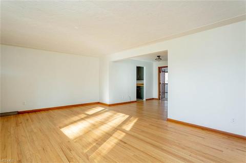 226 Yale Ave, Elyria, OH 44035 photo 8