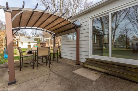 226 Yale Ave, Elyria, OH 44035 photo 4