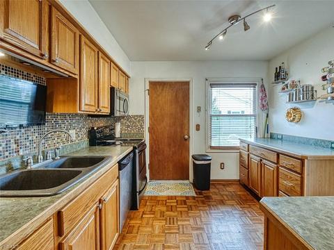 225 Crestview Dr, Elyria, OH 44035 photo 13