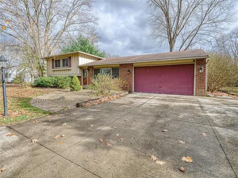 225 Crestview Dr, Elyria, OH 44035 photo 3