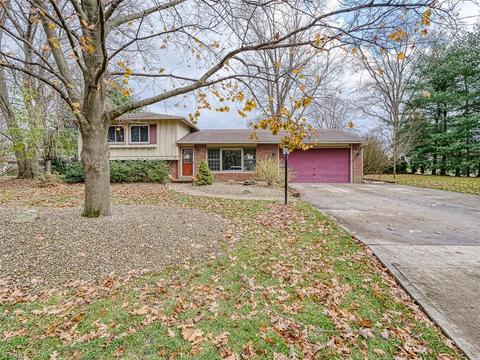 225 Crestview Dr, Elyria, OH 44035 photo 1