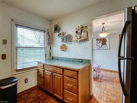 225 Crestview Dr, Elyria, OH 44035 photo 14