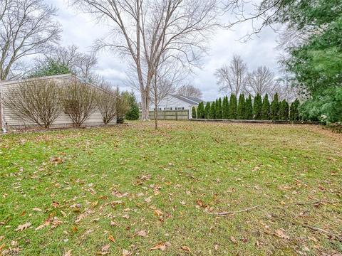 225 Crestview Dr, Elyria, OH 44035 photo 5