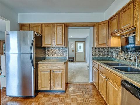 225 Crestview Dr, Elyria, OH 44035 photo 16
