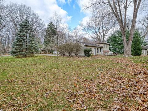 225 Crestview Dr, Elyria, OH 44035 photo 6