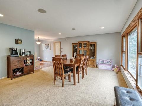 225 Crestview Dr, Elyria, OH 44035 photo 8