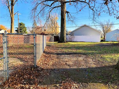2472 E 41st St, Lorain, OH 44055 photo 3