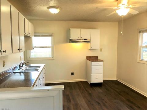2472 E 41st St, Lorain, OH 44055 photo 11